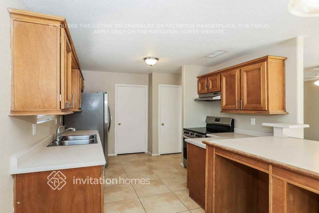 8321 W Avalon Dr - Photo 6 of 17