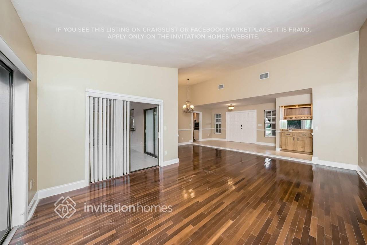 11752 Laurel Valley Cir - Photo 4 of 17