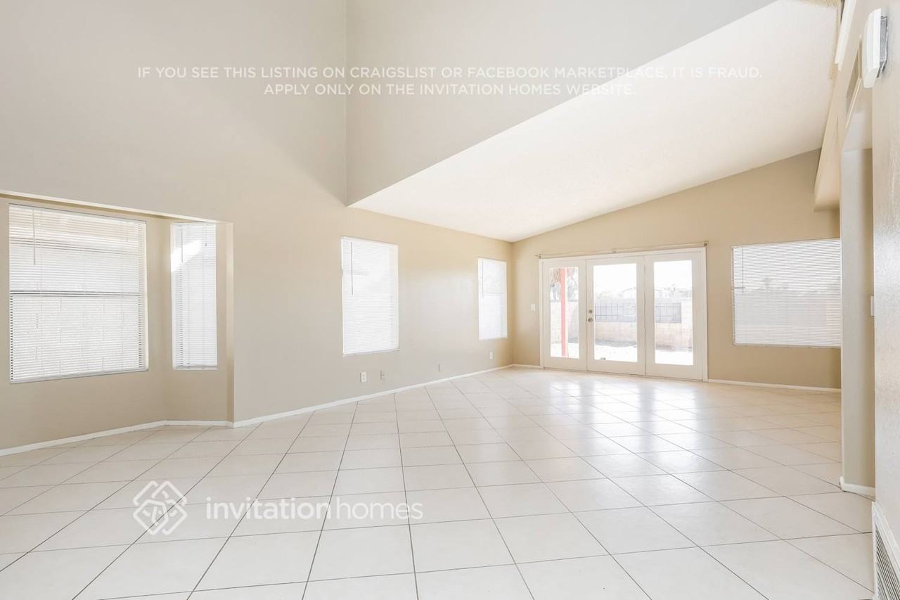 10037 W Montecito Ave - Photo 4 of 18