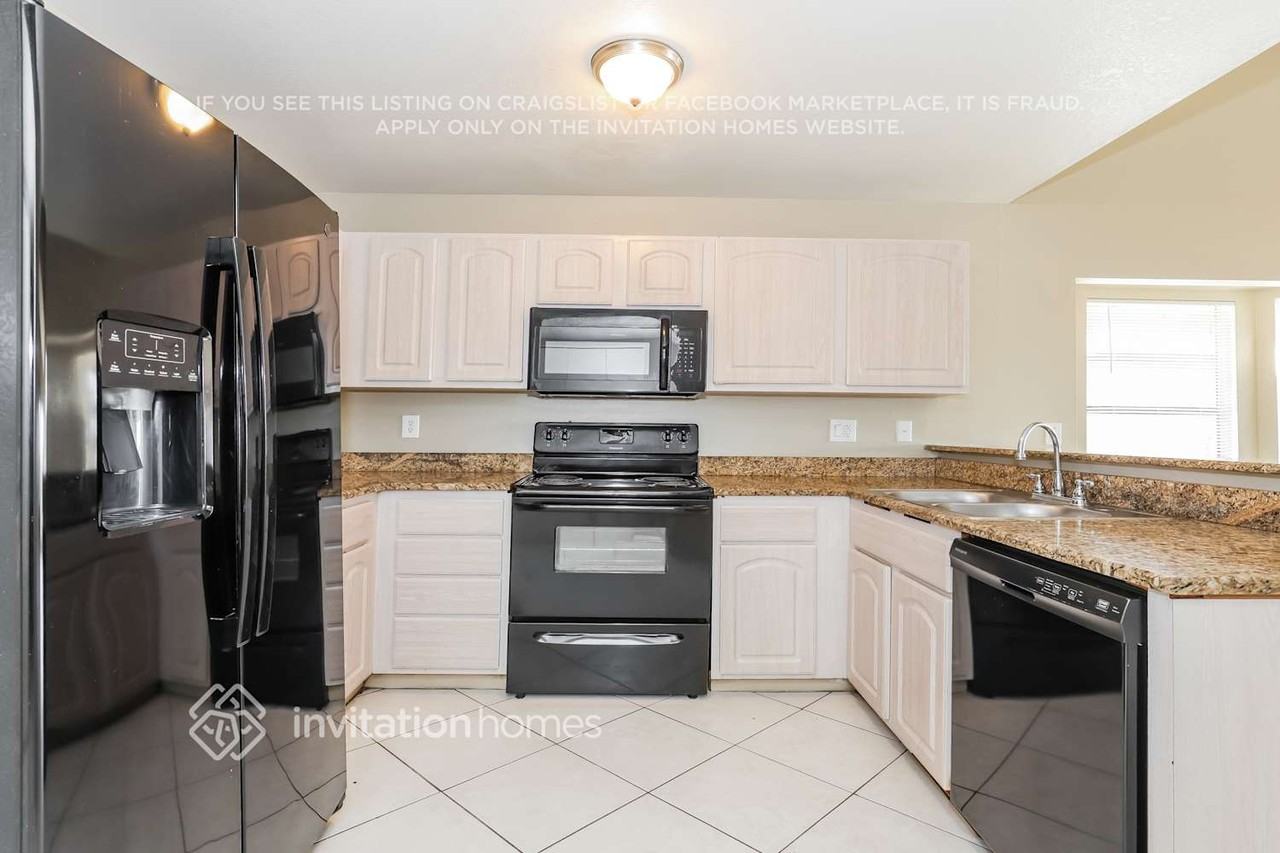 10037 W Montecito Ave - Photo 7 of 18