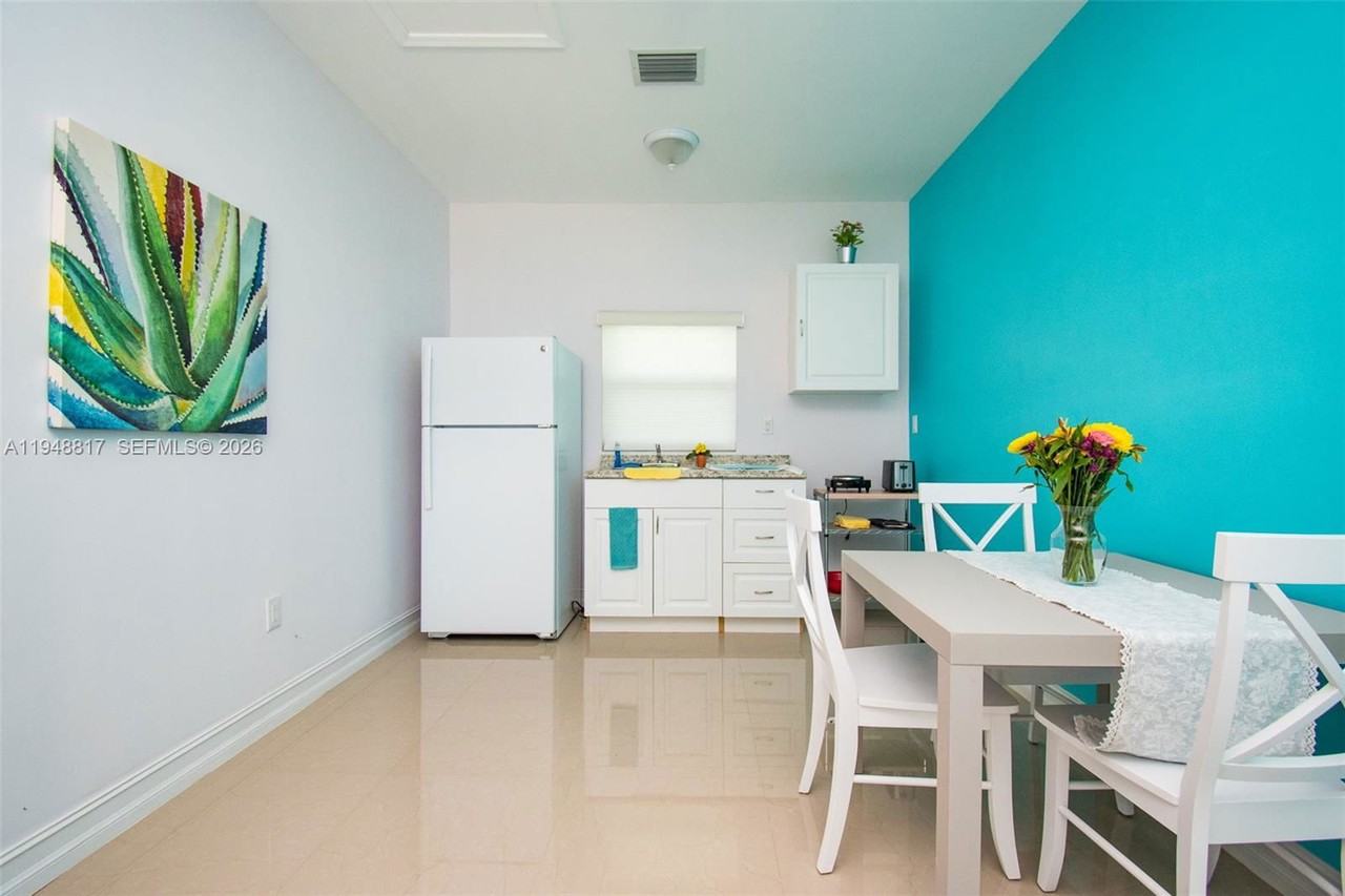 4680 Sw 35th Ave - Photo 4 of 8