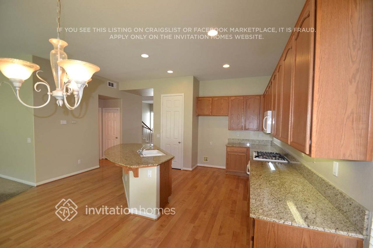 33885 Pinehurst Dr - Photo 3 of 10