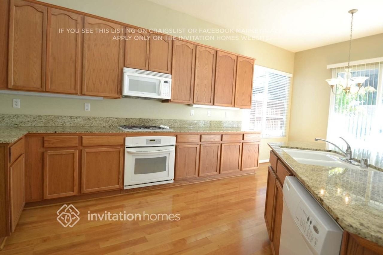 33885 Pinehurst Dr - Photo 4 of 10