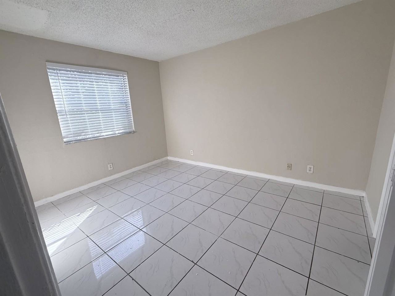 11638 Nw 23rd St - Photo 5 of 8