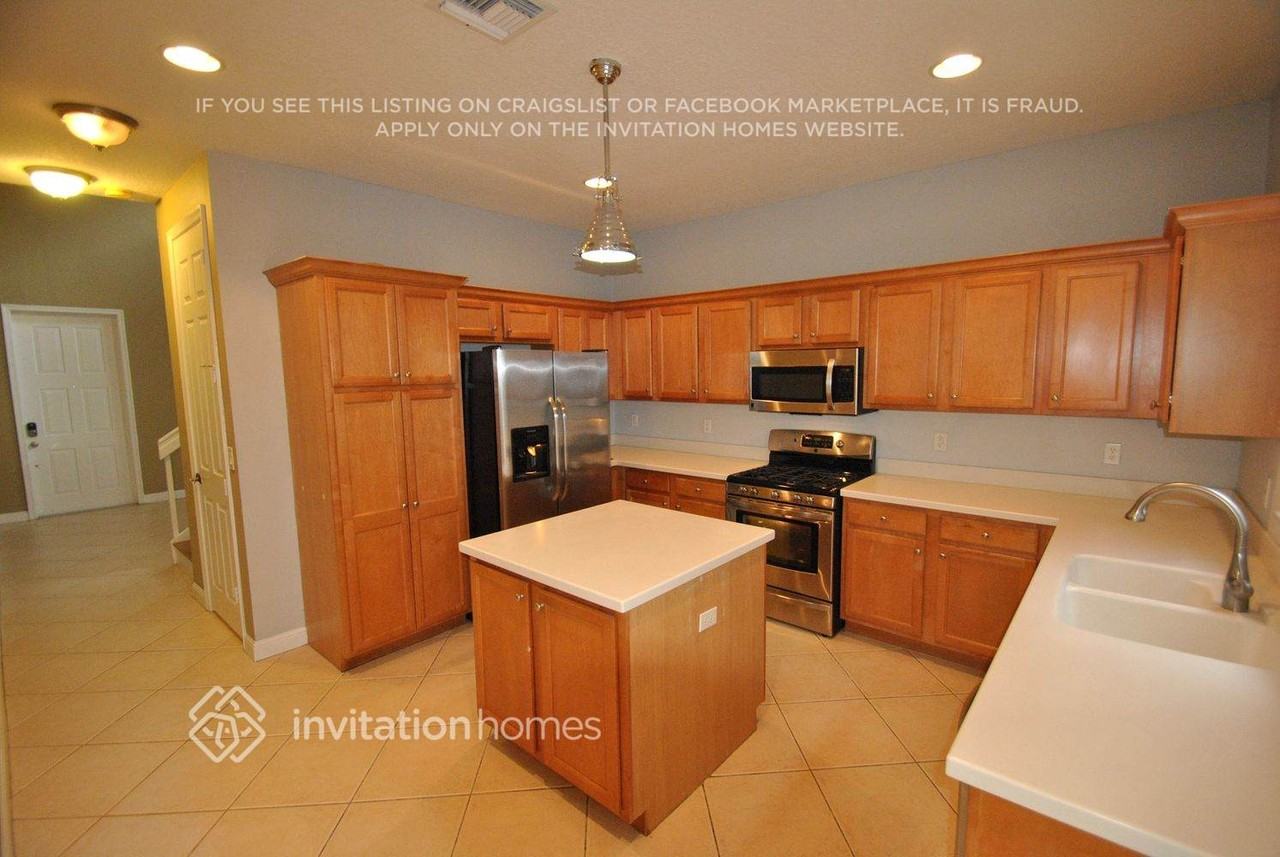 633 Moondancer Ct - Photo 3 of 12