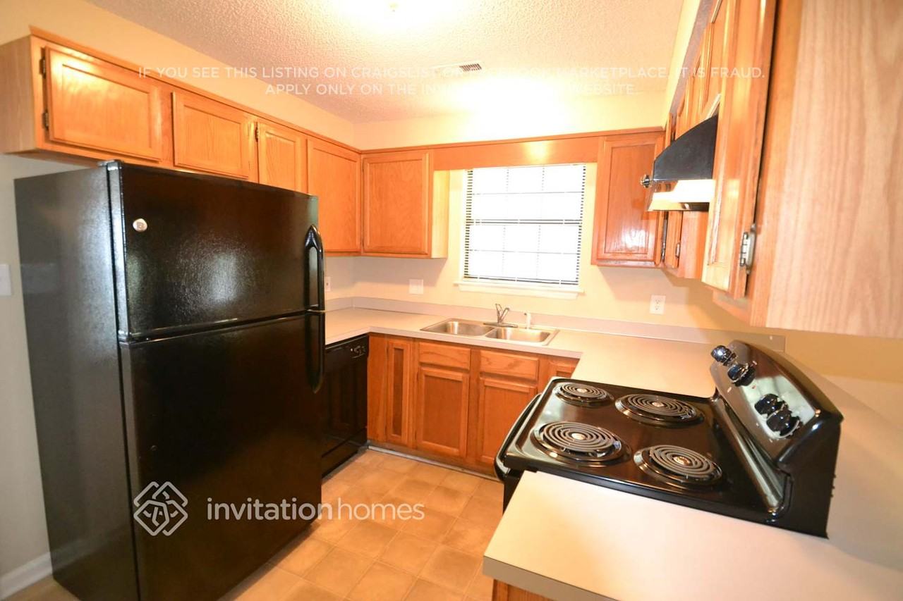 5829 Stone Bluff Ct - Photo 4 of 8