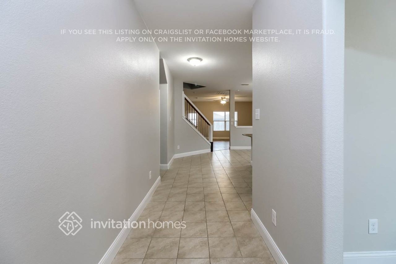 652 Creekview Dr - Photo 2 of 16