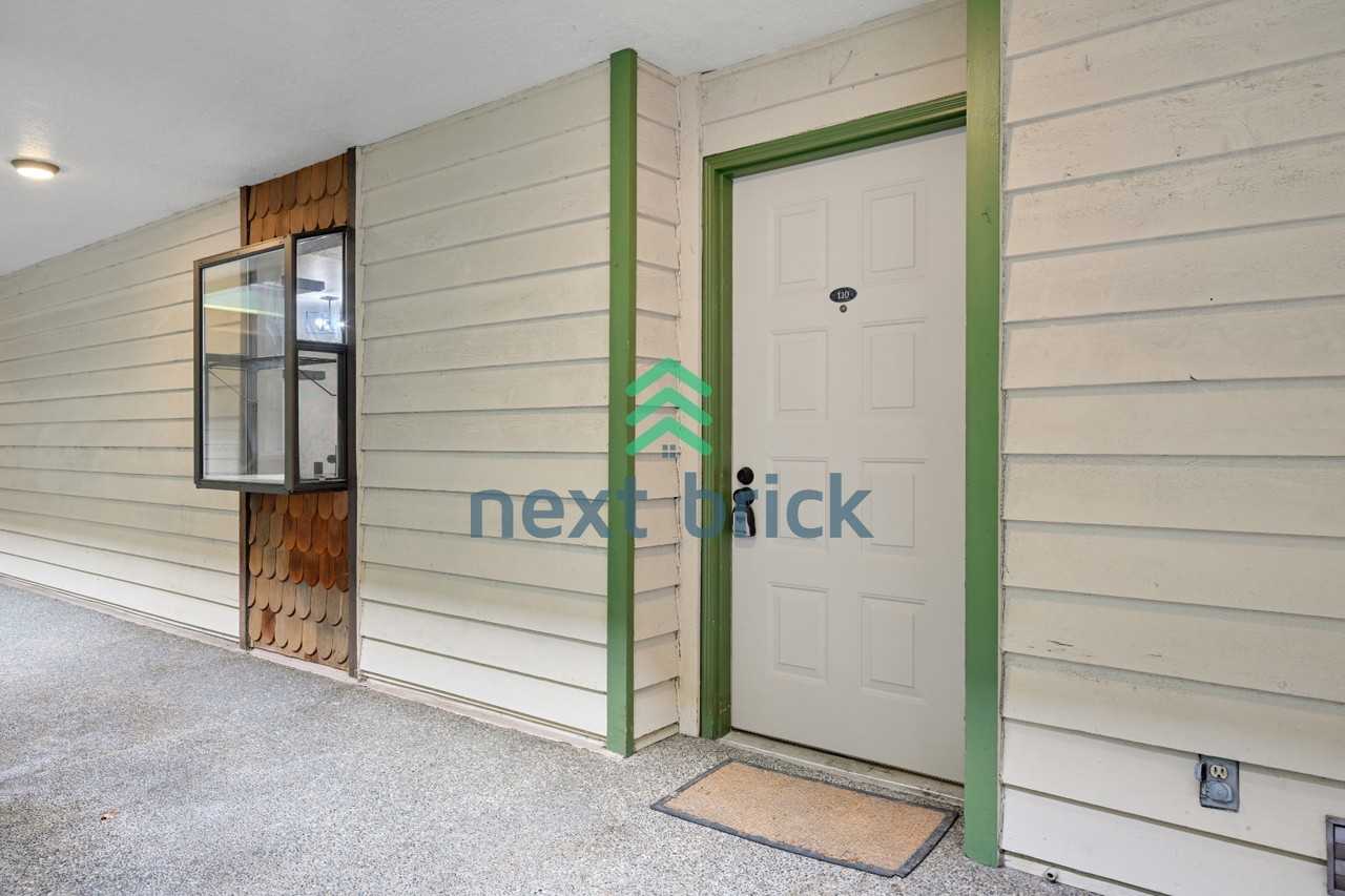 9512 1st Ave Ne #110 - Photo 4 of 19