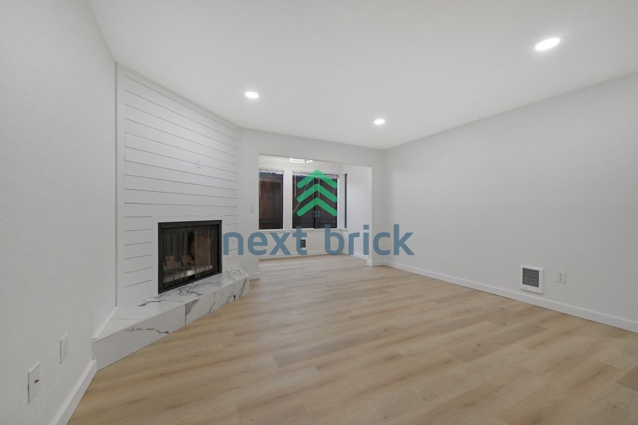 9512 1st Ave Ne #110 - Photo 5 of 19