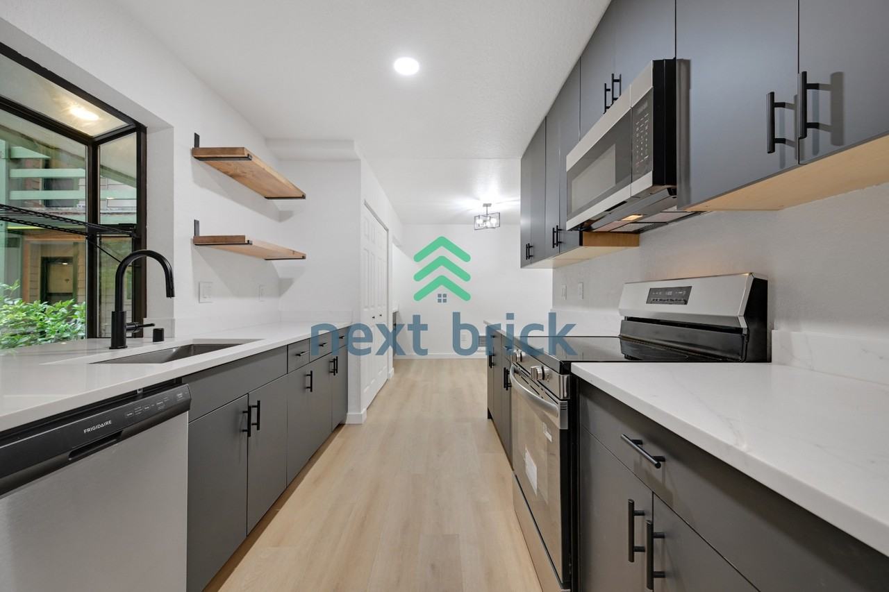 9512 1st Ave Ne #110 - Photo 7 of 19