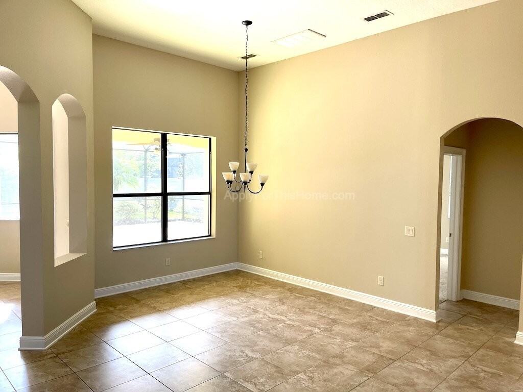 15604 Hampton Village Dr - Photo 3 of 50