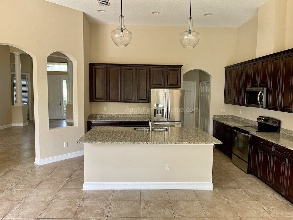 15604 Hampton Village Dr - Photo 6 of 50