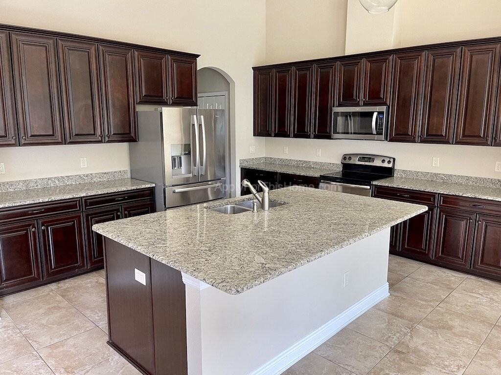 15604 Hampton Village Dr - Photo 7 of 50