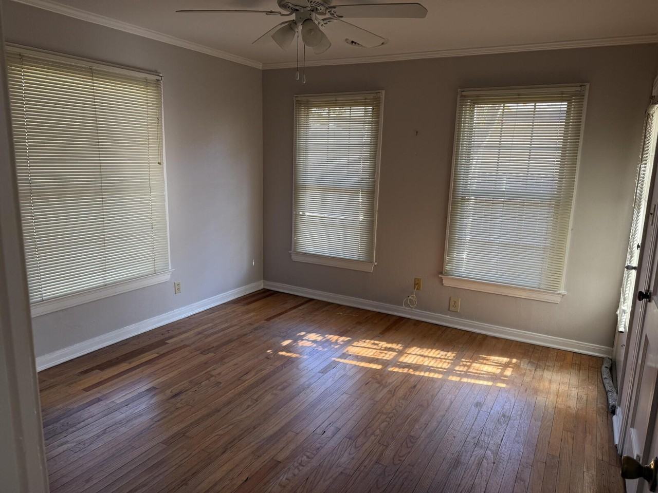 1321 Lakewood Dr - Photo 3 of 8