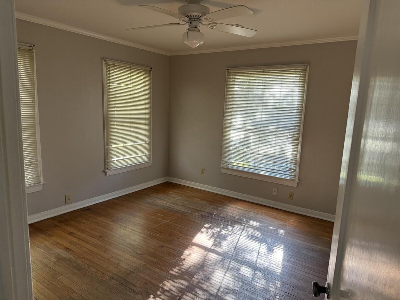 1321 Lakewood Dr - Photo 4 of 8