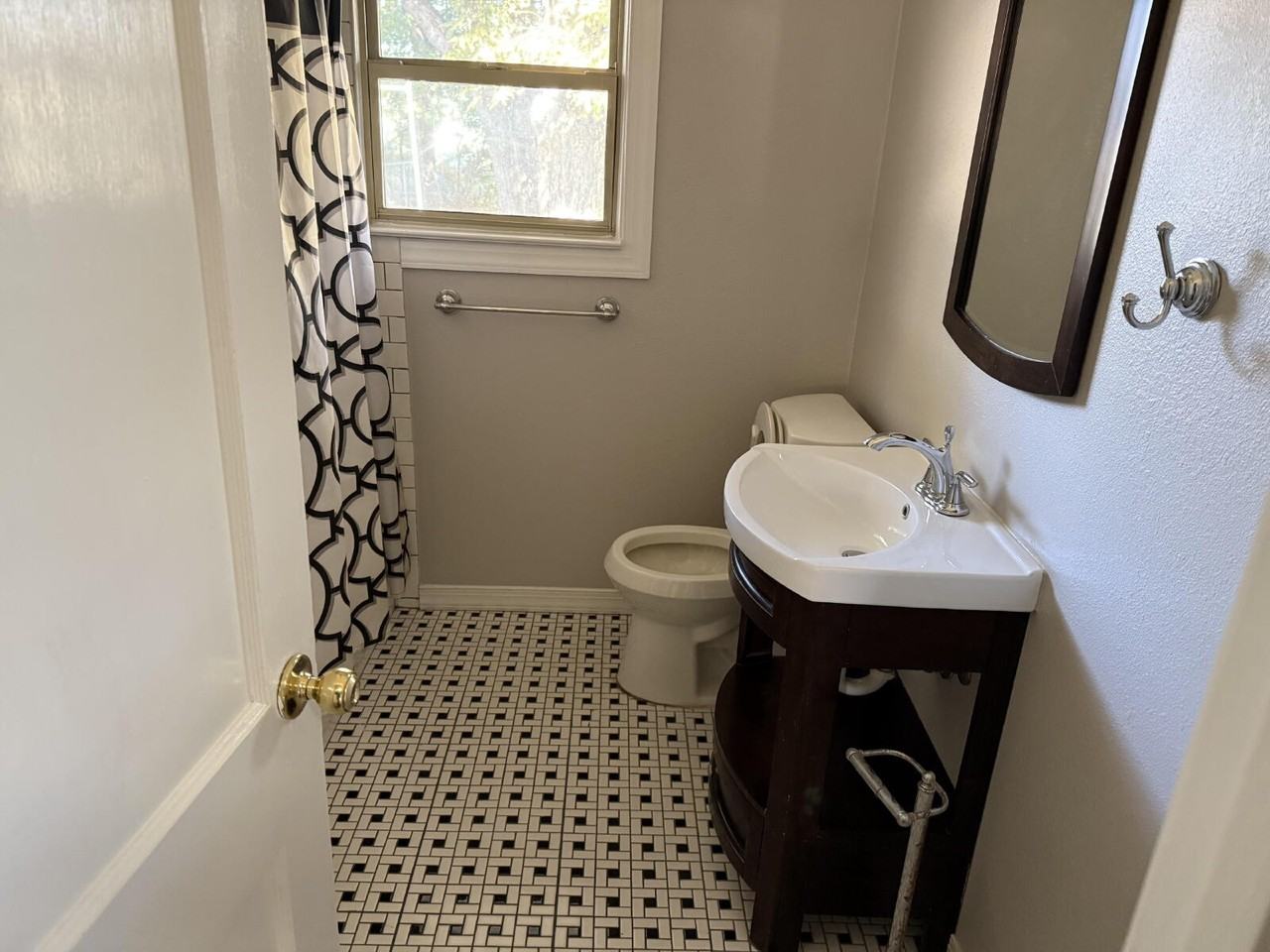 1321 Lakewood Dr - Photo 5 of 8