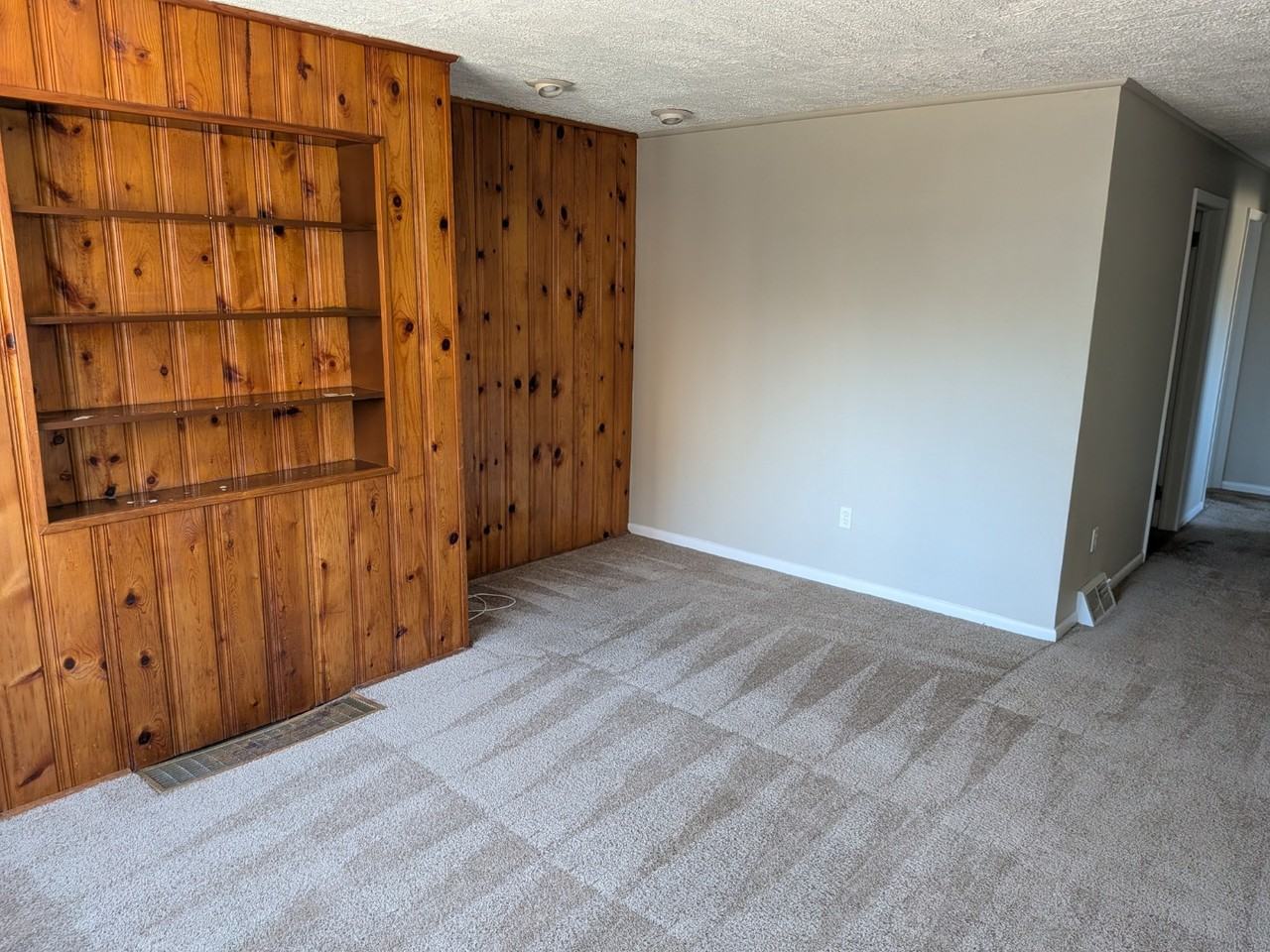 2955 Glen Mawr St #1 - Photo 2 of 6