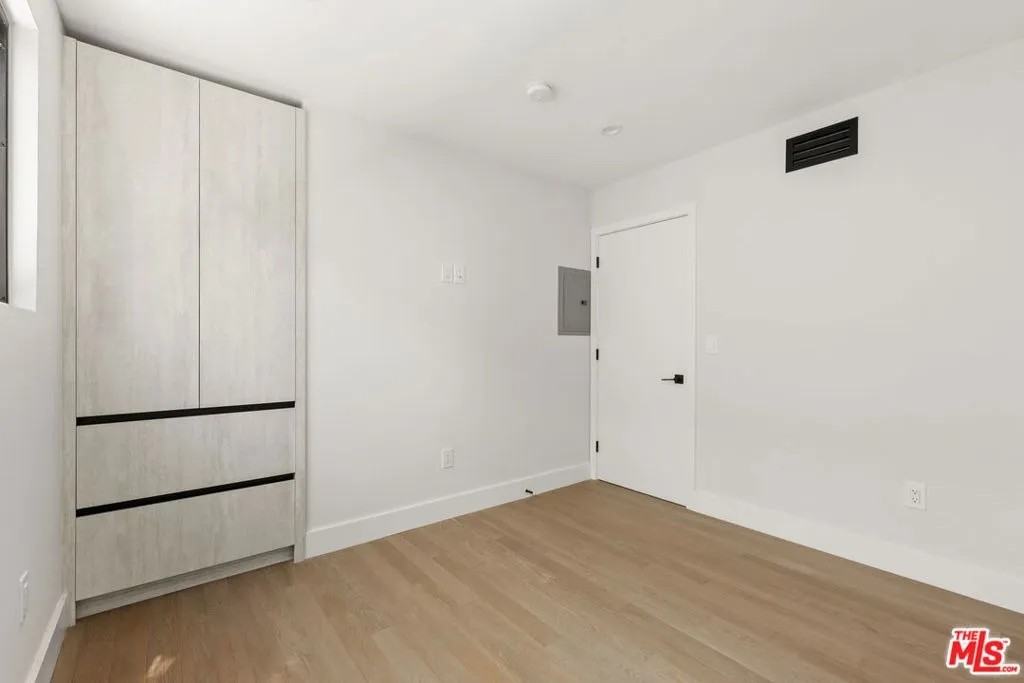 1450 1/2 S Crescent Heights Blvd - Photo 4 of 12