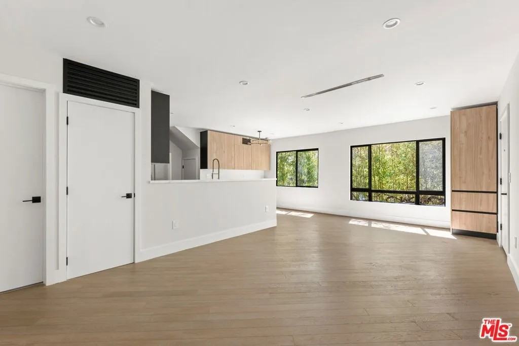 1450 1/2 S Crescent Heights Blvd - Photo 5 of 12