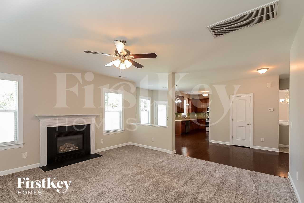 215 Buck Johnson St - Photo 4 of 18