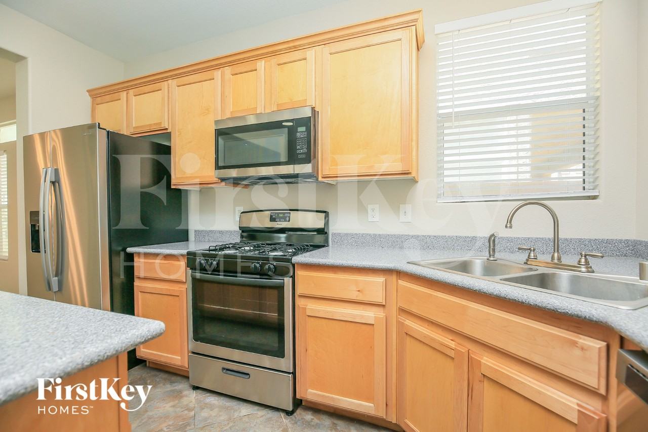 9274 William Hill Ave - Photo 6 of 15