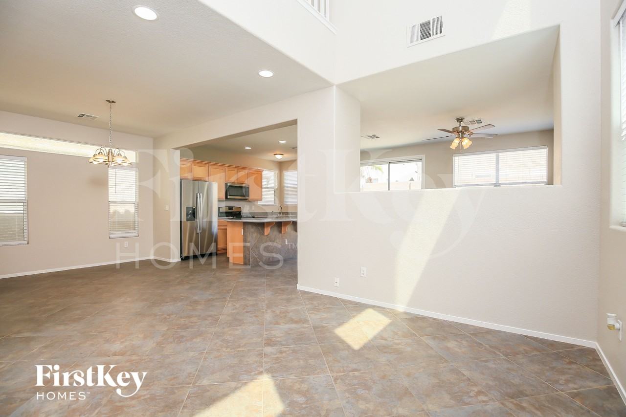 9274 William Hill Ave - Photo 7 of 15