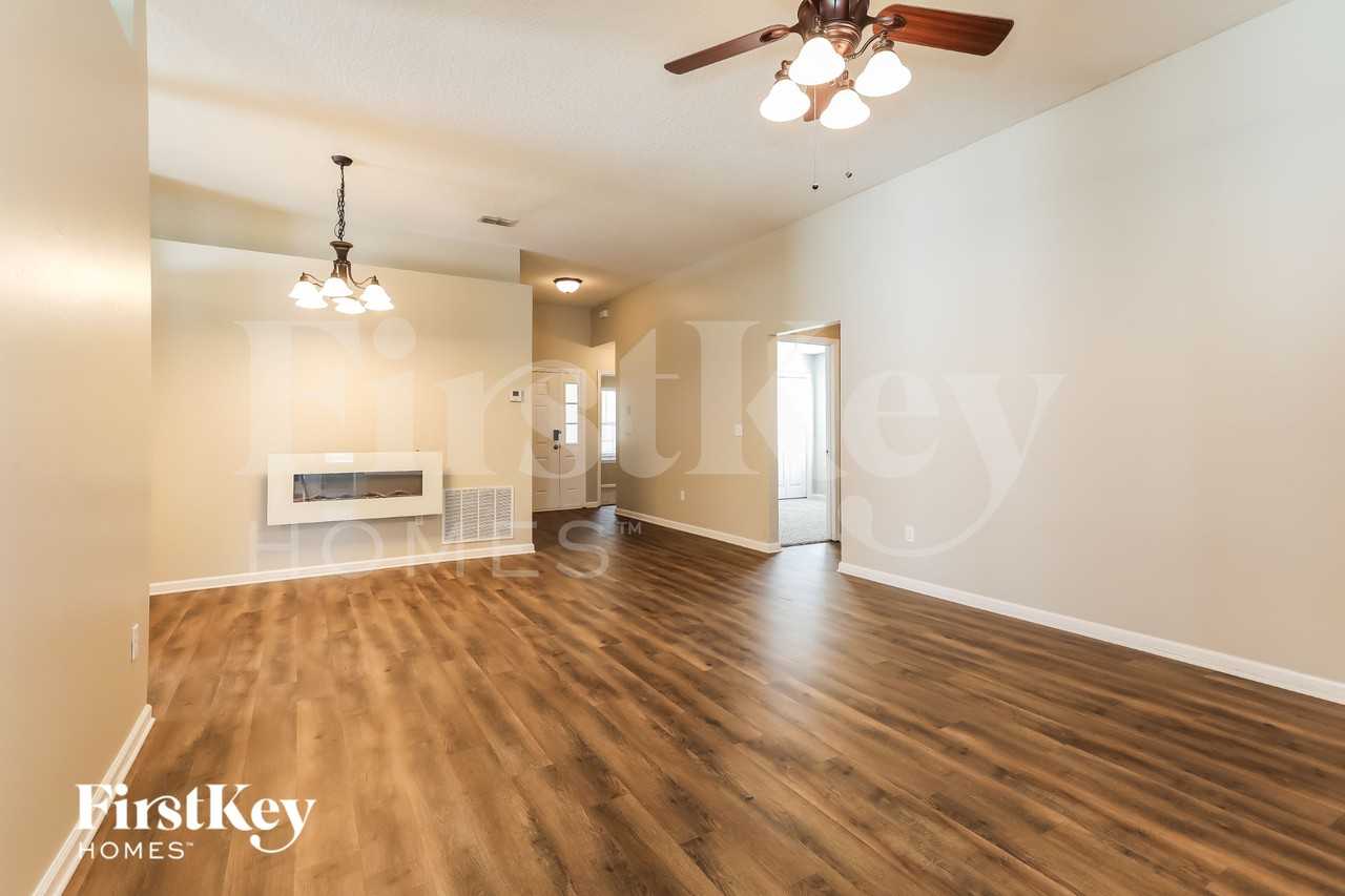 9146 Jennifer Ln - Photo 5 of 15