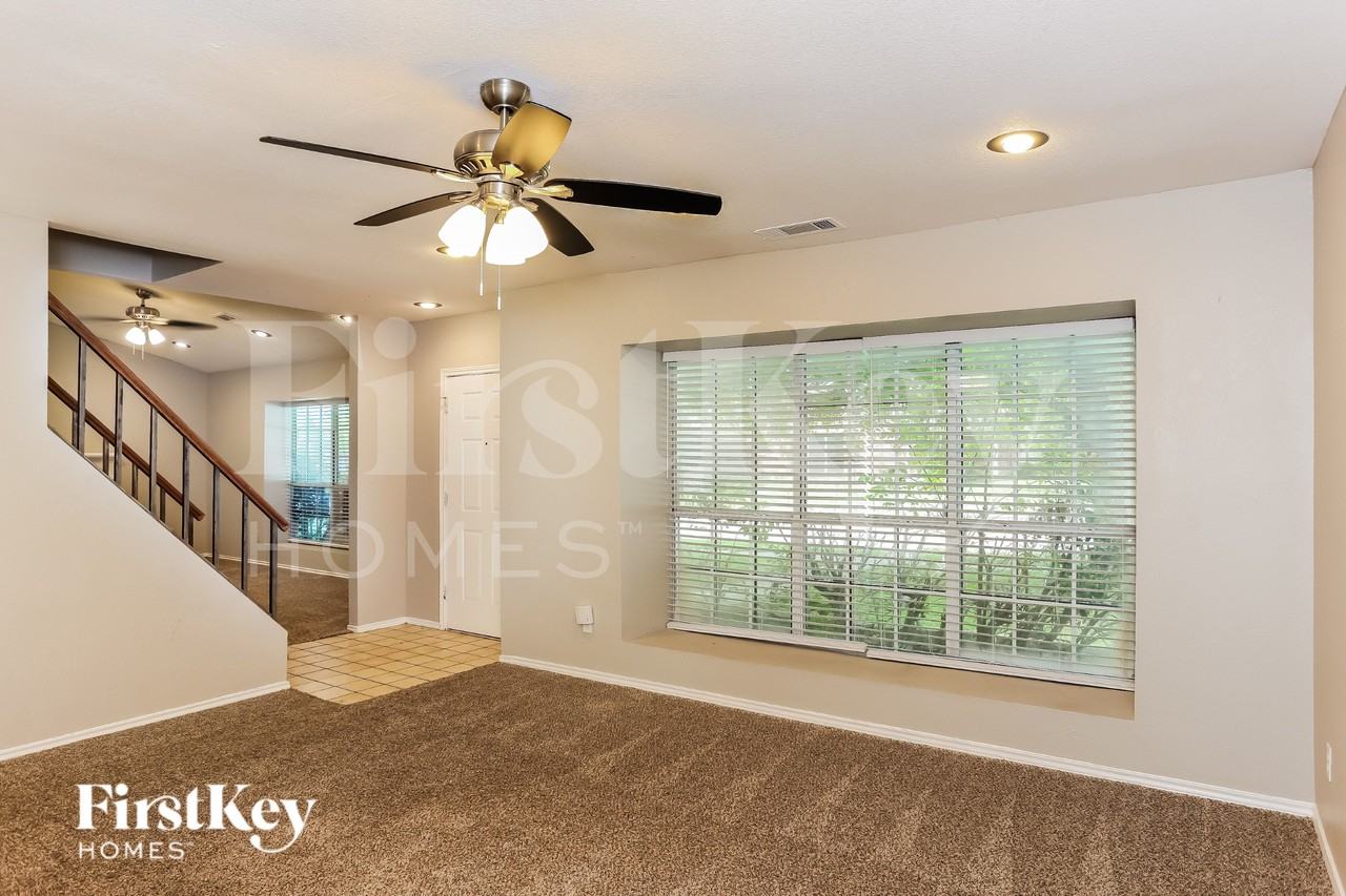 1532 High Pointe Ln - Photo 4 of 15