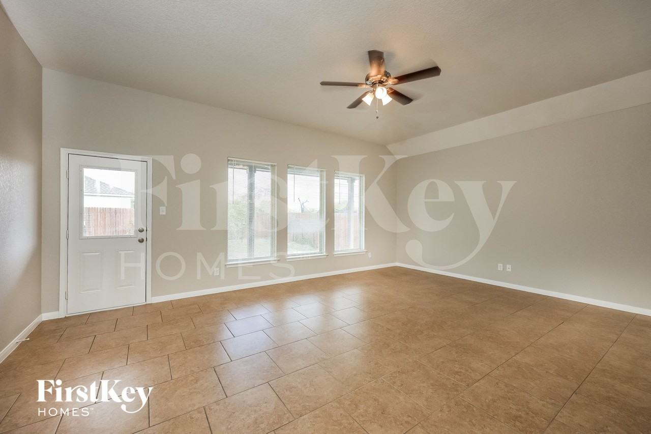 8909 Palmetto Park - Photo 3 of 14