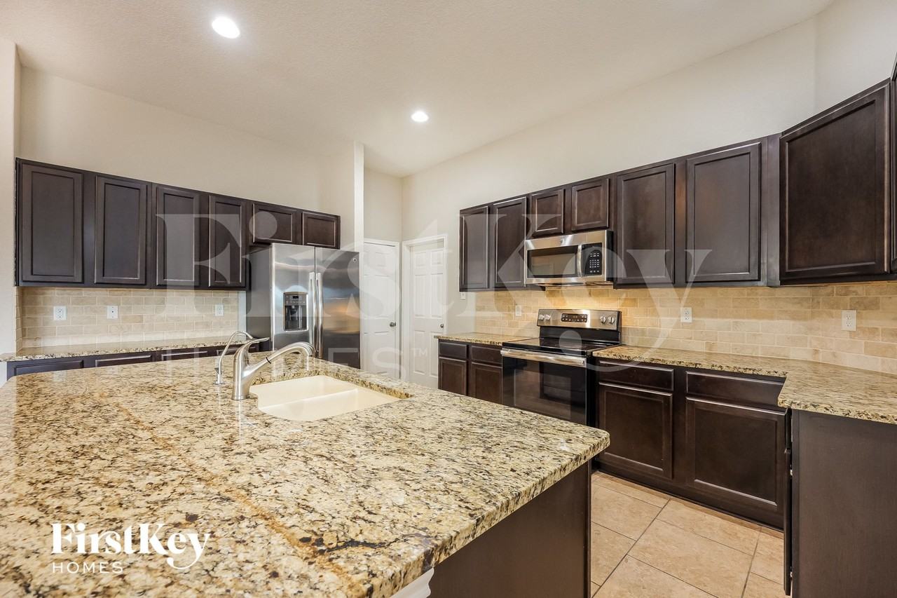 8909 Palmetto Park - Photo 6 of 14