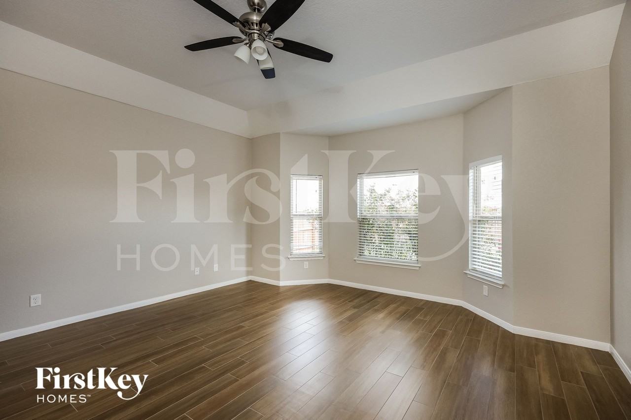 8909 Palmetto Park - Photo 7 of 14