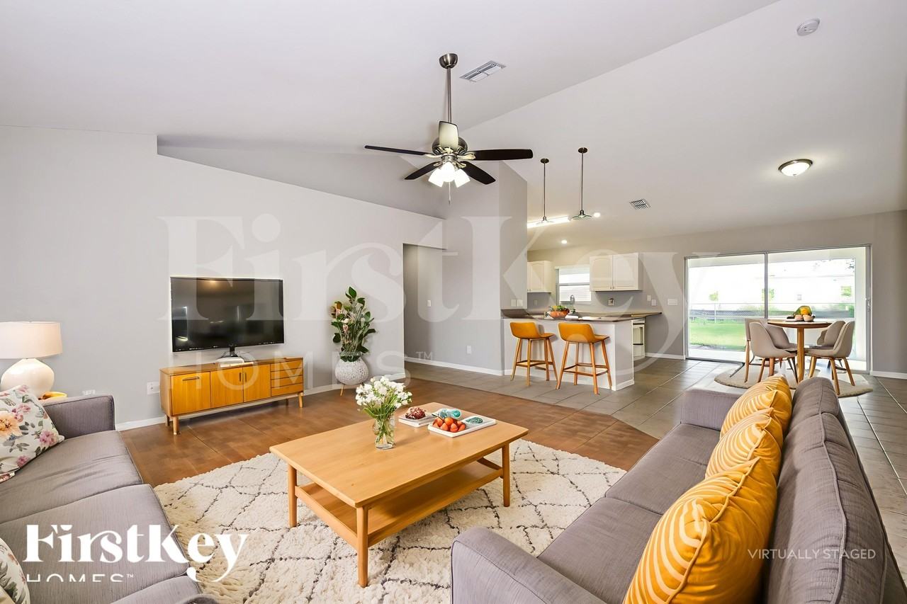 817 Ne 9th St - Photo 4 of 18