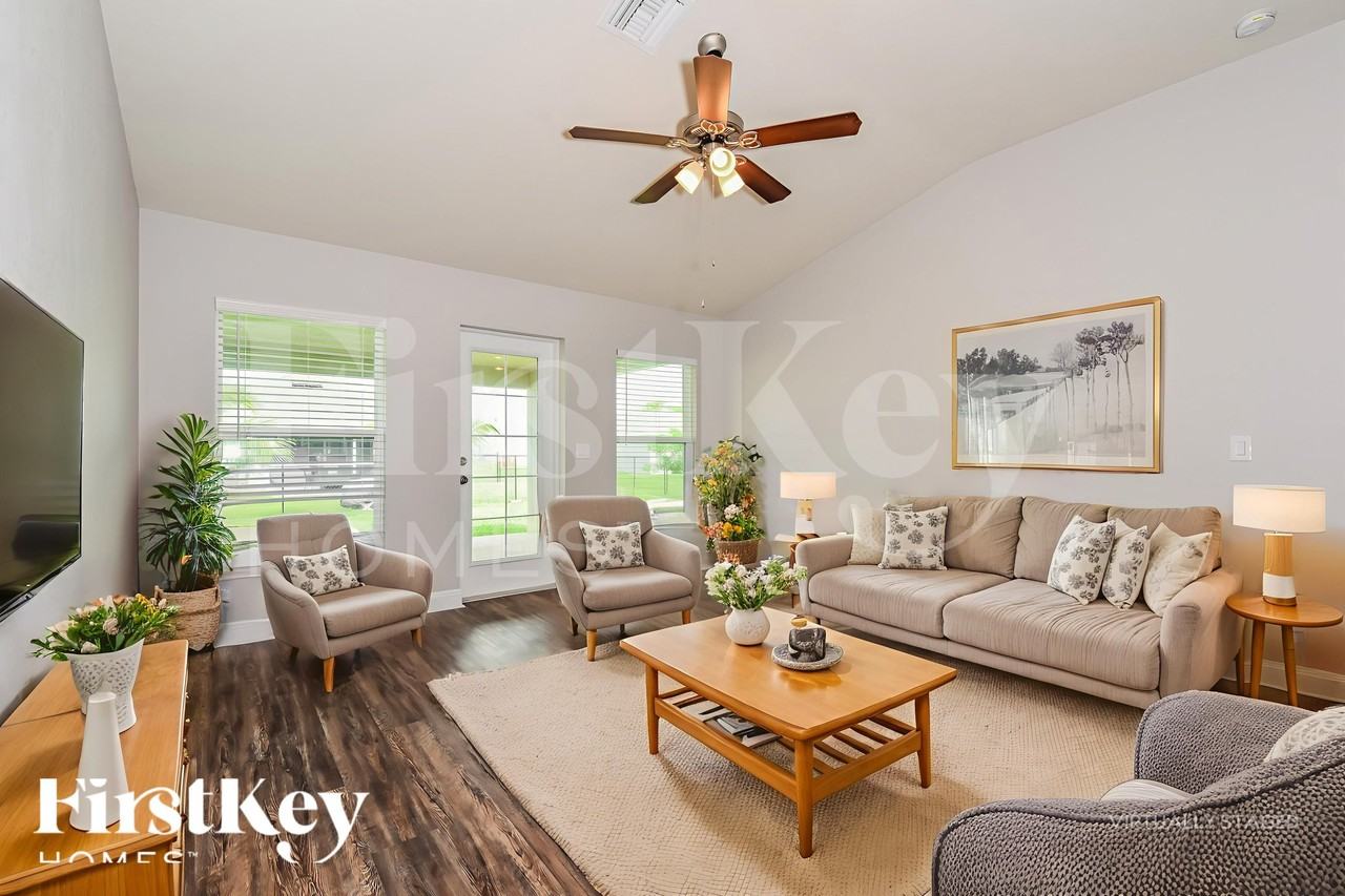 2716 Nw 3rd Ave - Photo 3 of 18