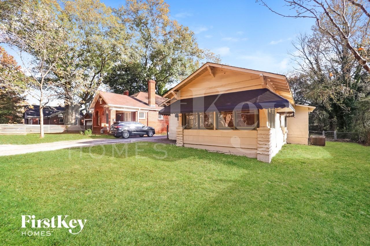 1042 Victory Dr Sw - Photo 2 of 19