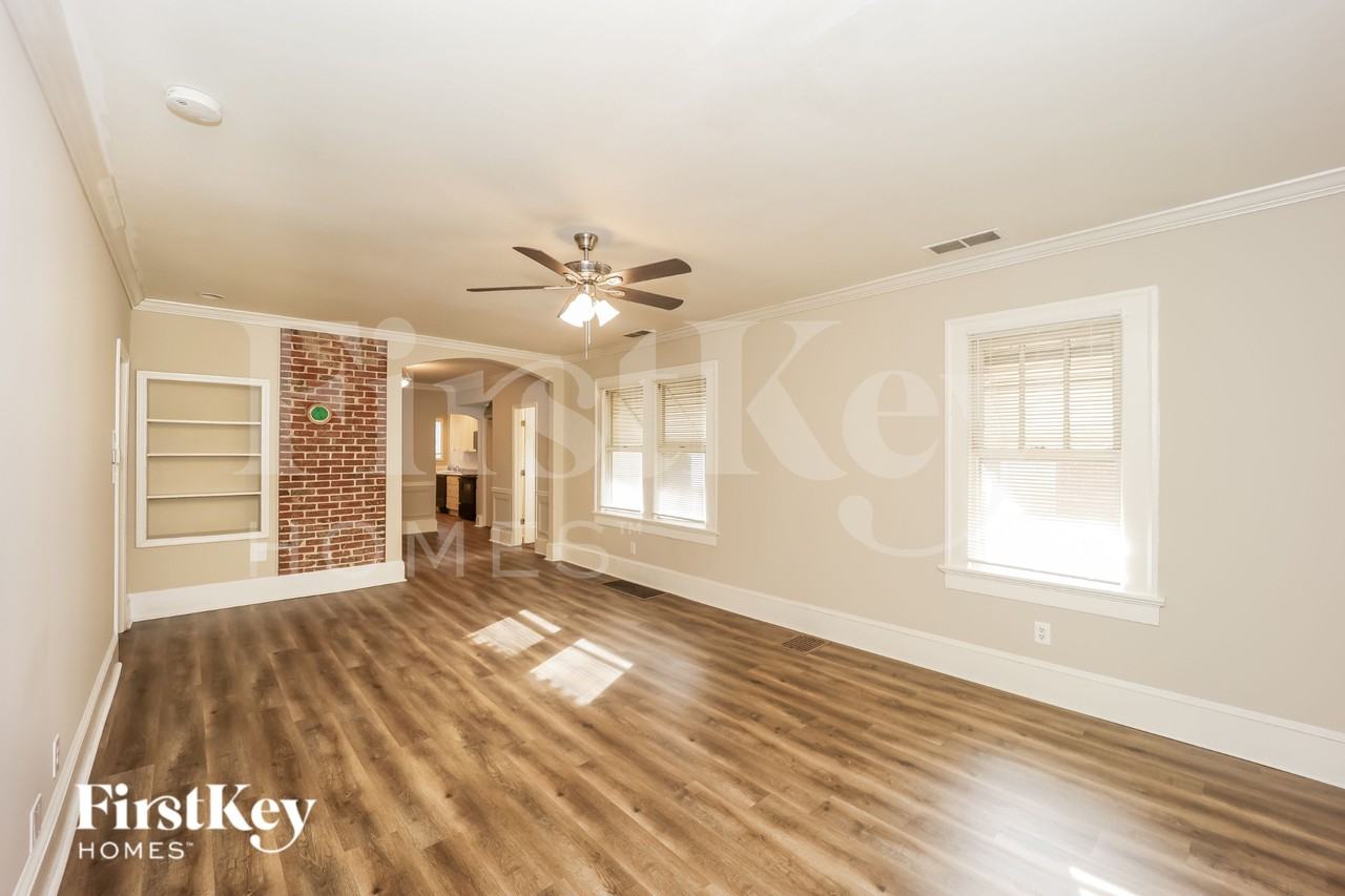 1042 Victory Dr Sw - Photo 3 of 19