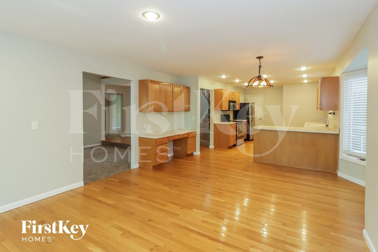 800 Farview Ave - Photo 5 of 15