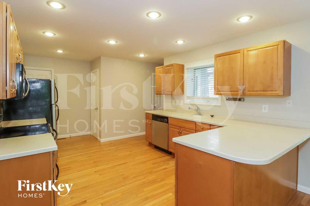 800 Farview Ave - Photo 7 of 15