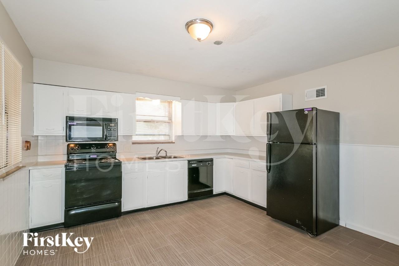 890 Prigge Rd - Photo 6 of 16