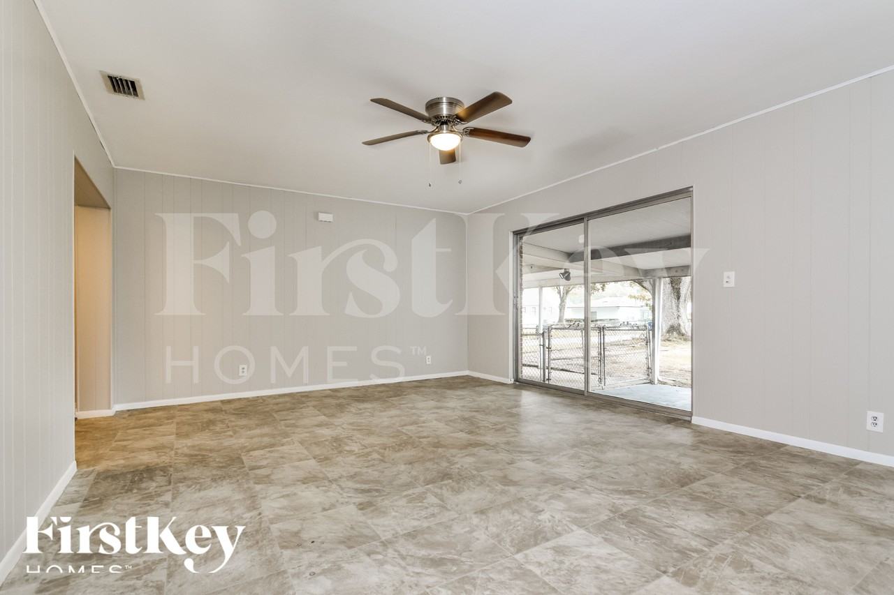 719 W Ohio Ave - Photo 7 of 18