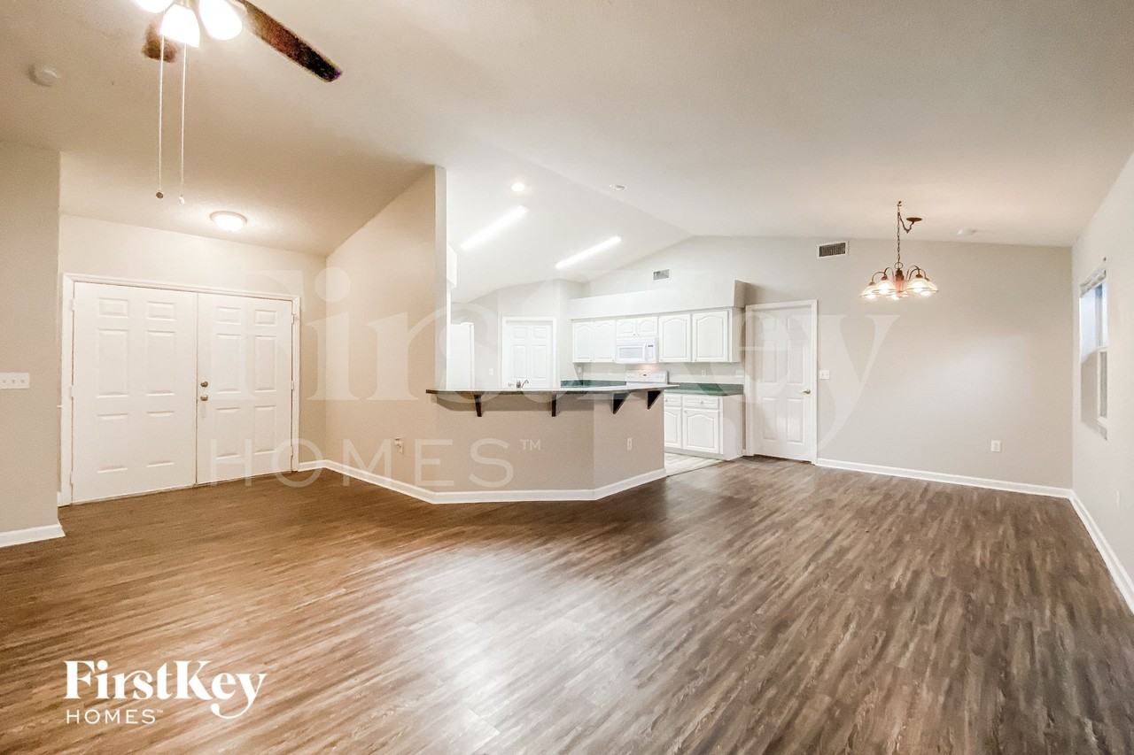 6351 Hampton Pointe Cir - Photo 2 of 15