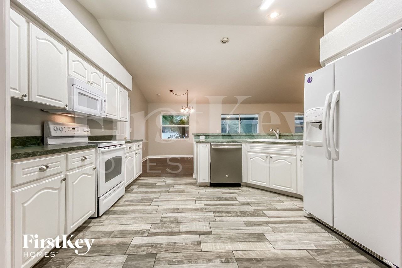 6351 Hampton Pointe Cir - Photo 5 of 15