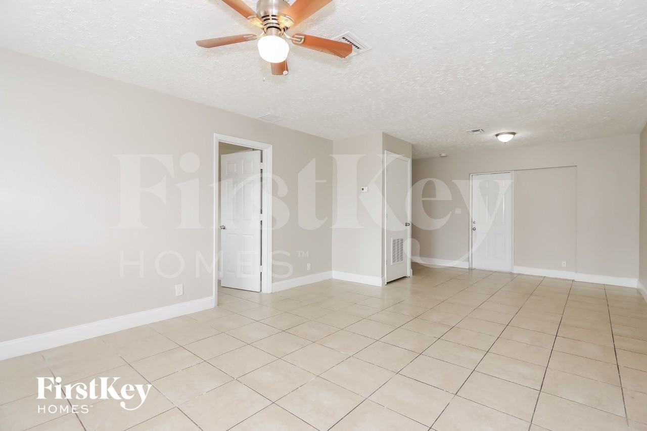 6331 Southgate Blvd - Photo 2 of 15