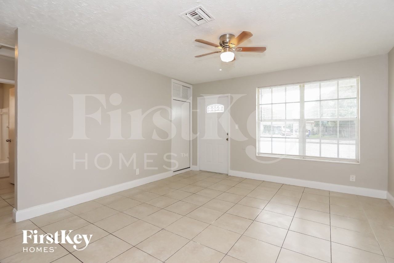 6331 Southgate Blvd - Photo 3 of 15