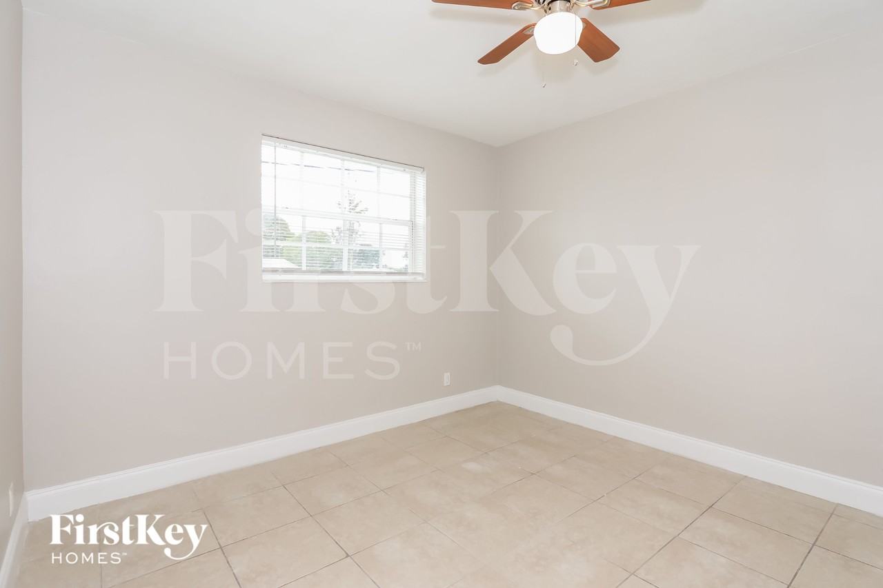 6331 Southgate Blvd - Photo 6 of 15