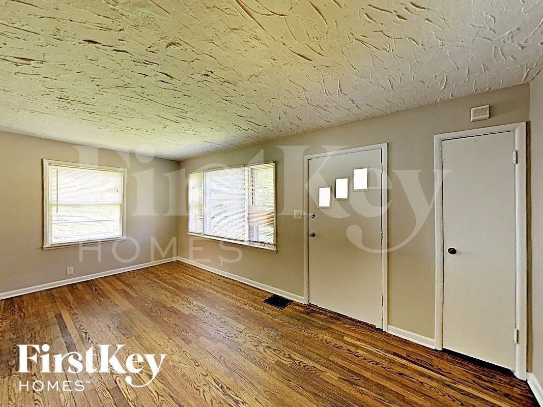 6108 Bettcher Ave - Photo 2 of 15