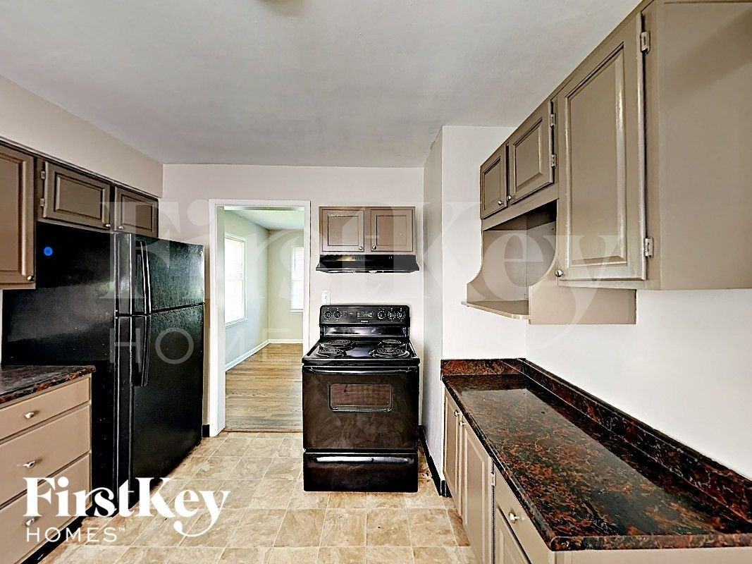 6108 Bettcher Ave - Photo 5 of 15