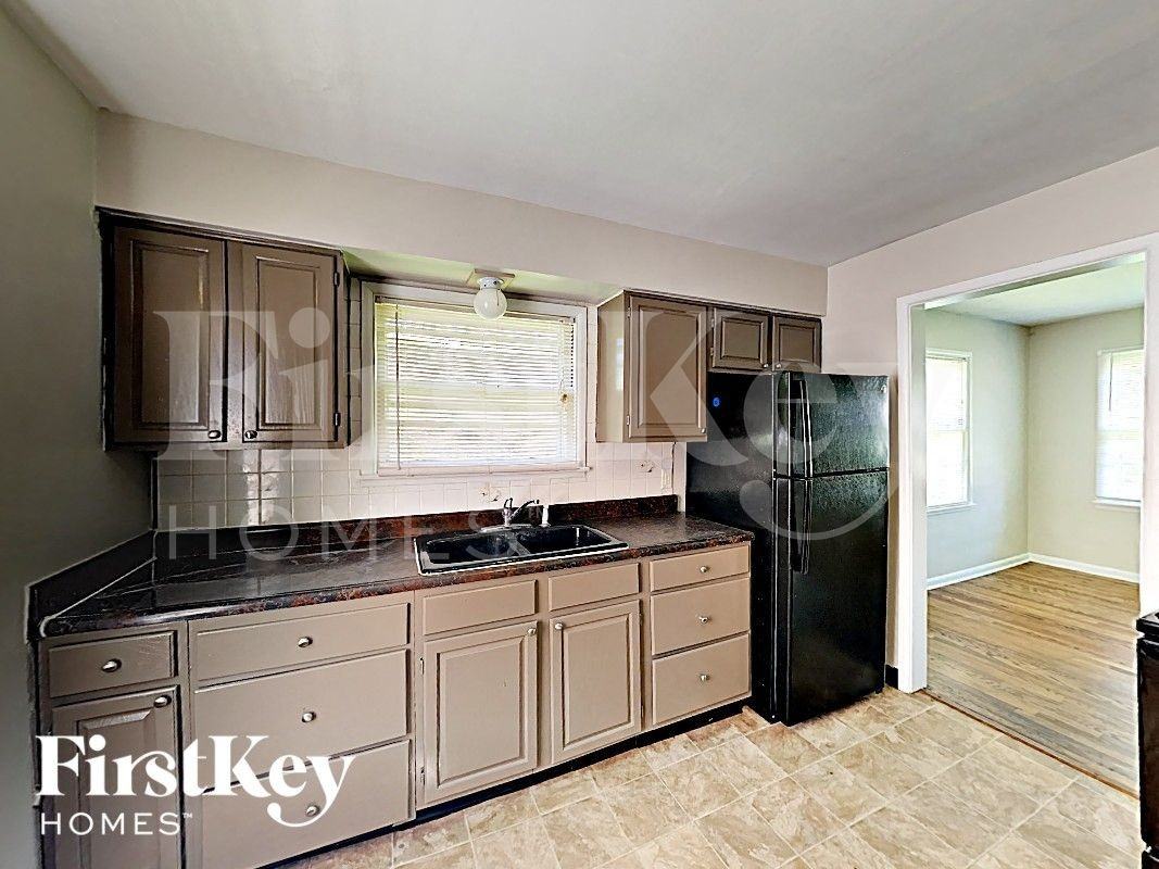 6108 Bettcher Ave - Photo 6 of 15