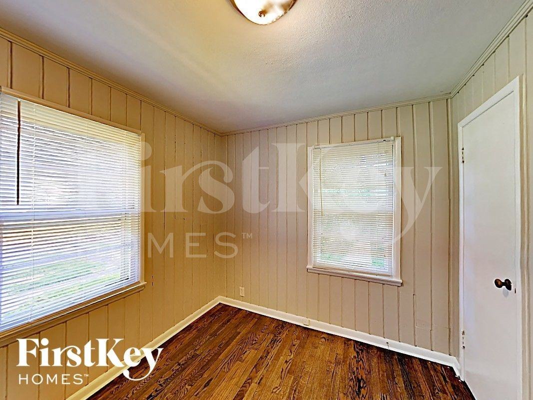 6108 Bettcher Ave - Photo 7 of 15