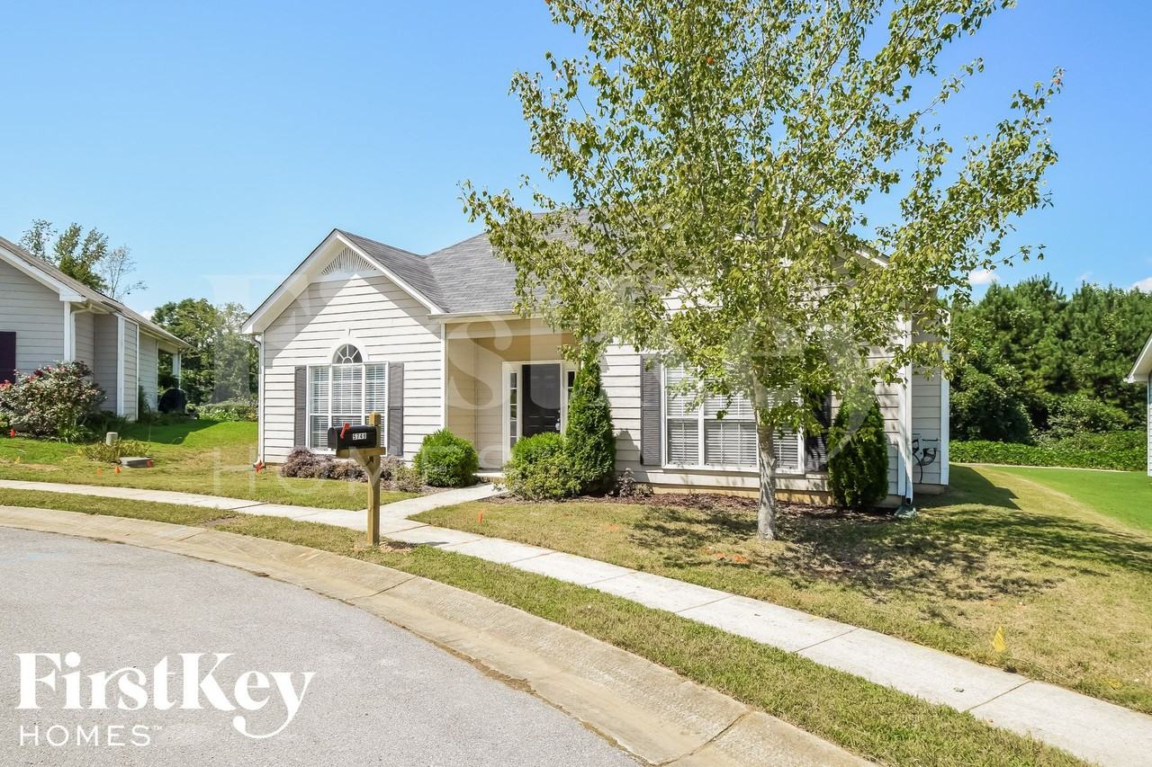 5749 Marchester Cir - Photo 2 of 15