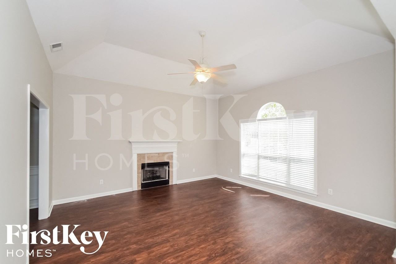 5749 Marchester Cir - Photo 3 of 15